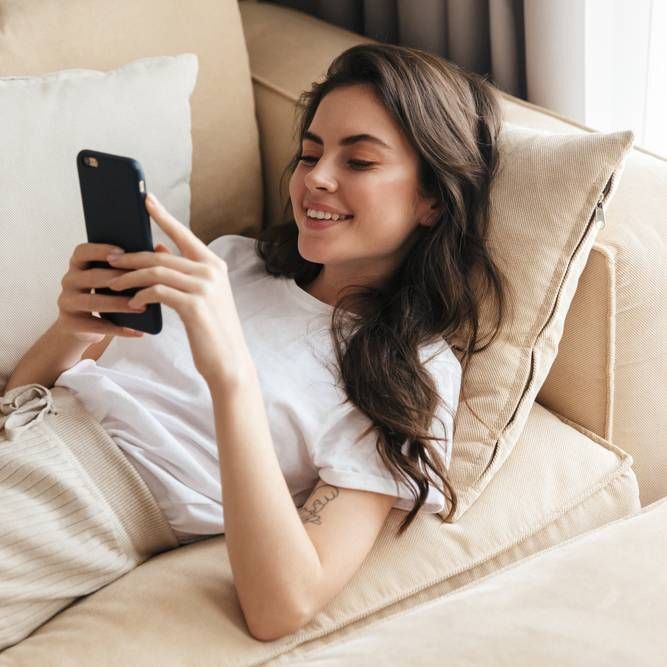 “スマホを見ながらできるダイエット”おすすめ4選♪お腹&脚痩せに◎